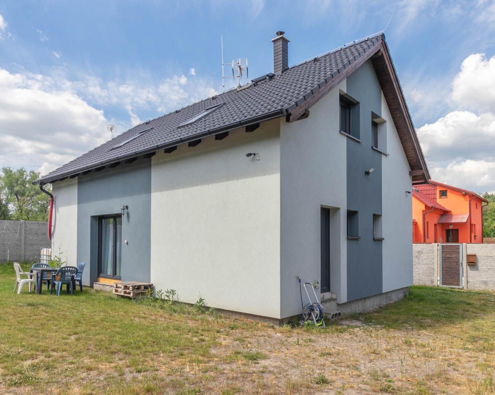 Prodej rodinného domu - Valcha
